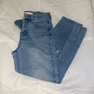 BRANDY MELVILLE HIGH WAISTED STRAIGHT LEG MOM JEANS